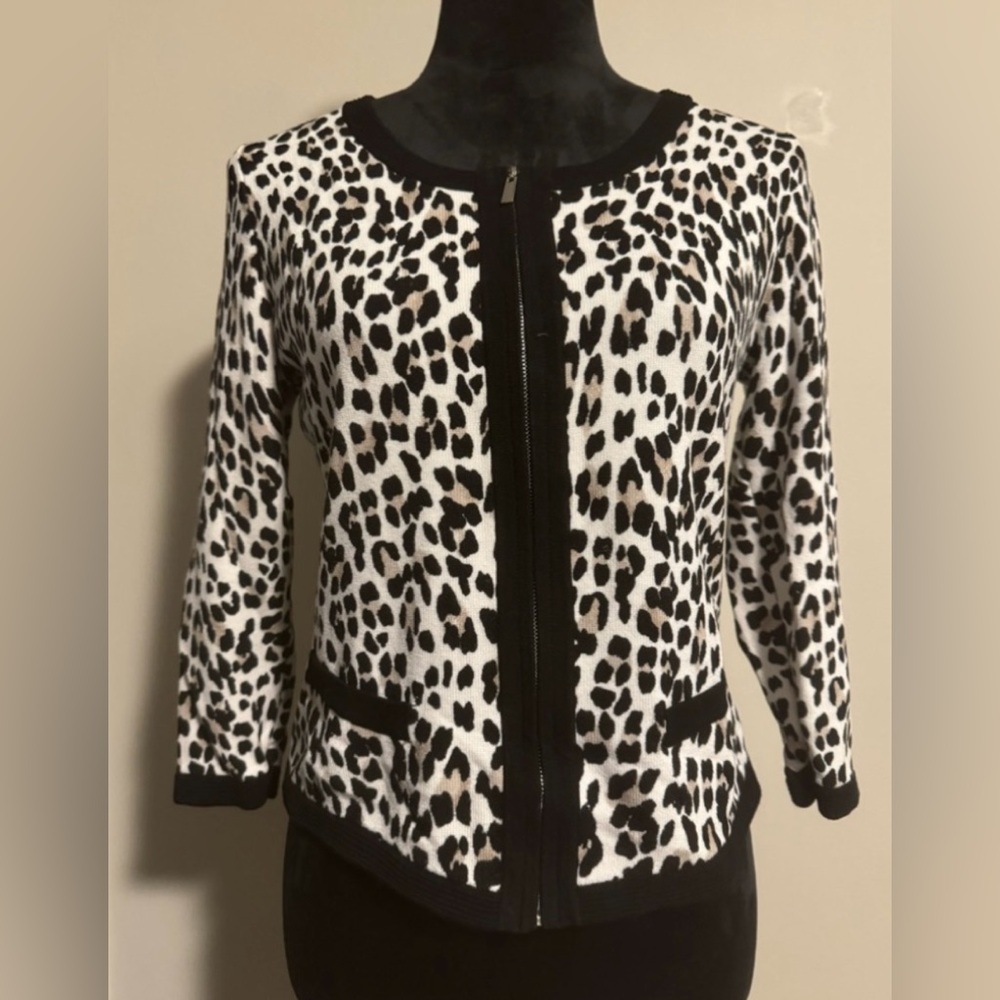 EUC White House Black Market Leopard Print Zip Up Jacket Size Small *sold out*
